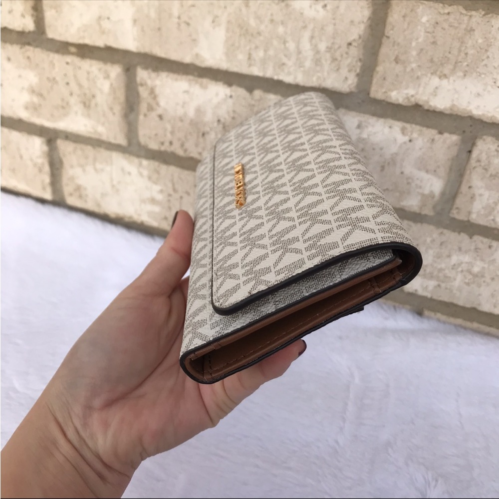 Michael Kors backpack and wallet - Picture 10 of 13